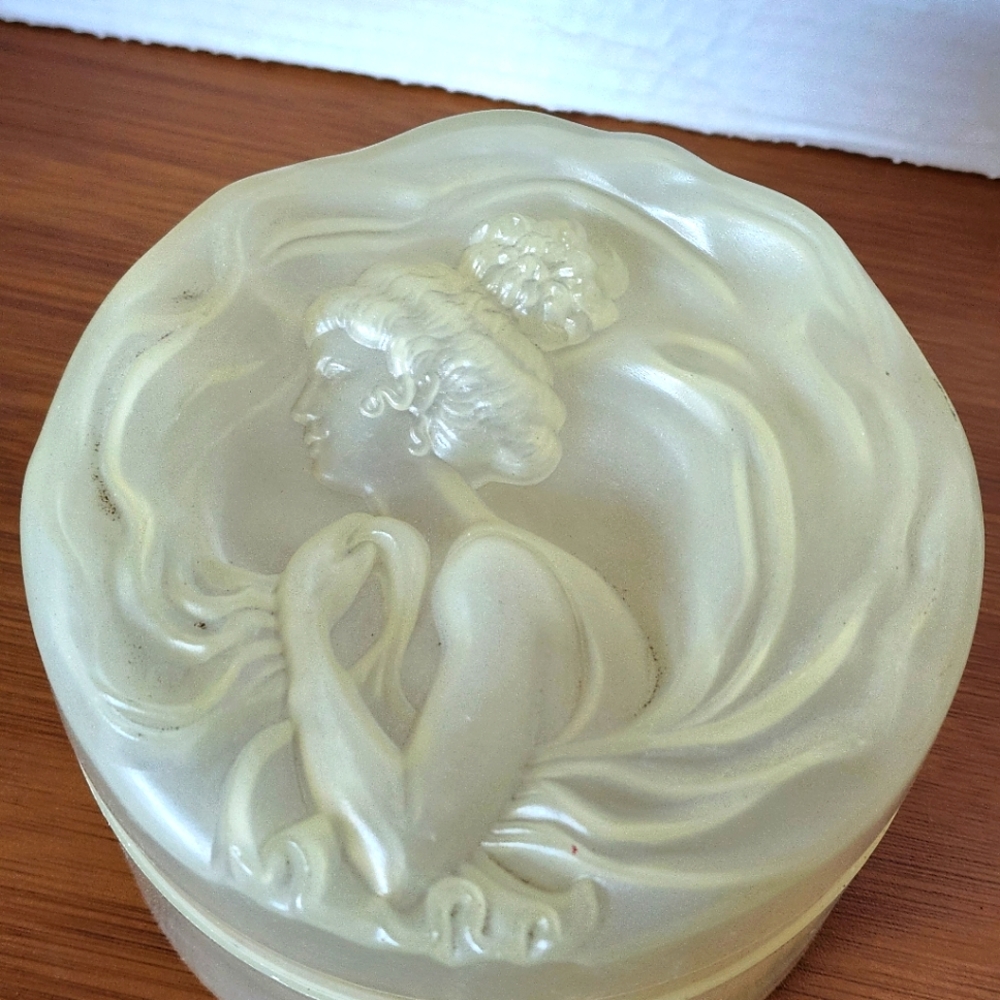 Vintage art deco powder dish.  Clear